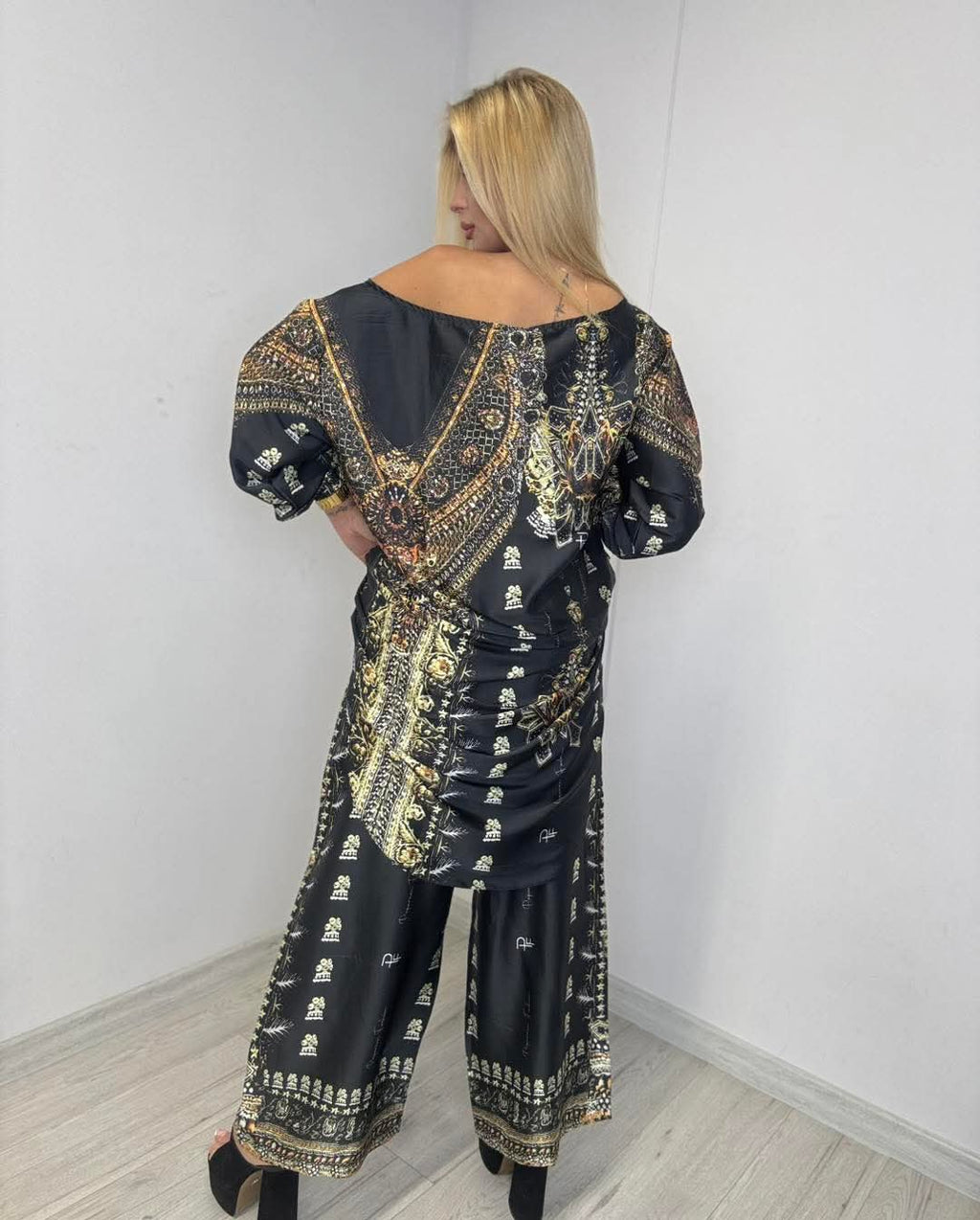 Conjunto Estampado de Dos Piezas – Elegancia Boho Chic