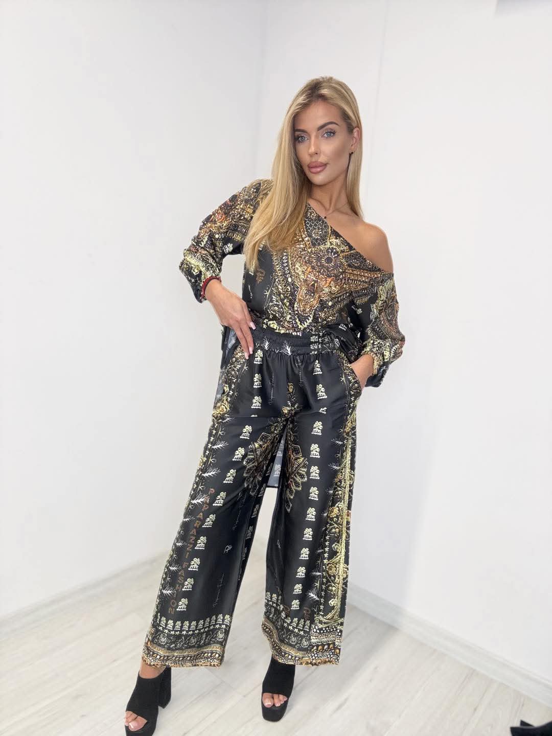Conjunto Estampado de Dos Piezas – Elegancia Boho Chic