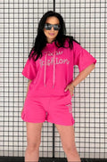 Conjunto Deportivo Rosa con Capucha y Short – Comodidad con Estilo
