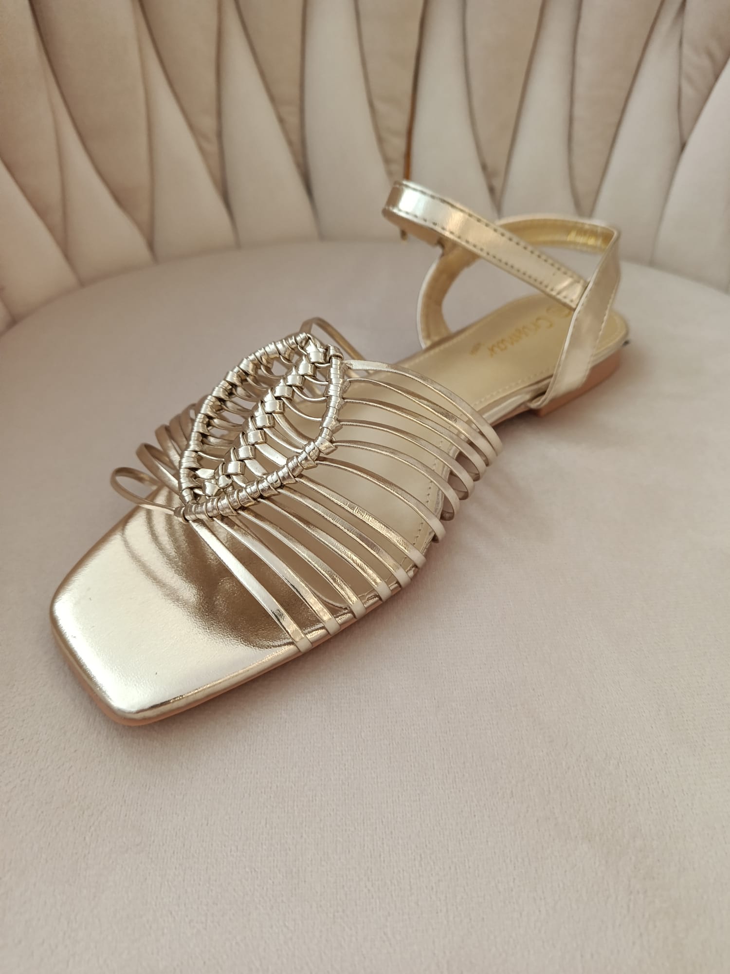 Sandalia Dorada Elegance