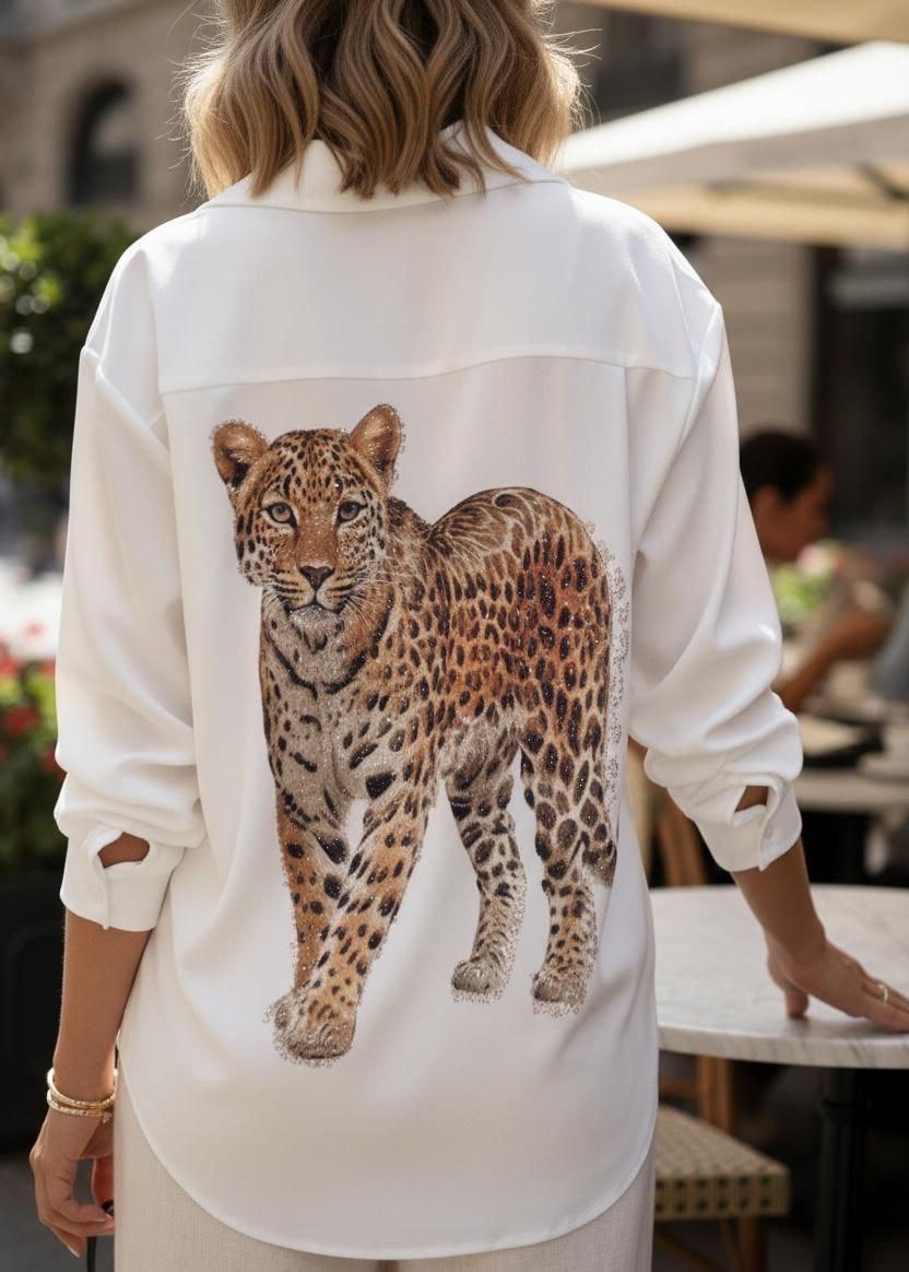 Camisa Blanca Estampada – Elegancia con un Toque Exclusivo