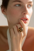 Anillo Dorado con Piedra Jaspeada para Mujer