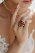 Anillo Dorado con Piedra Natural para Mujer
