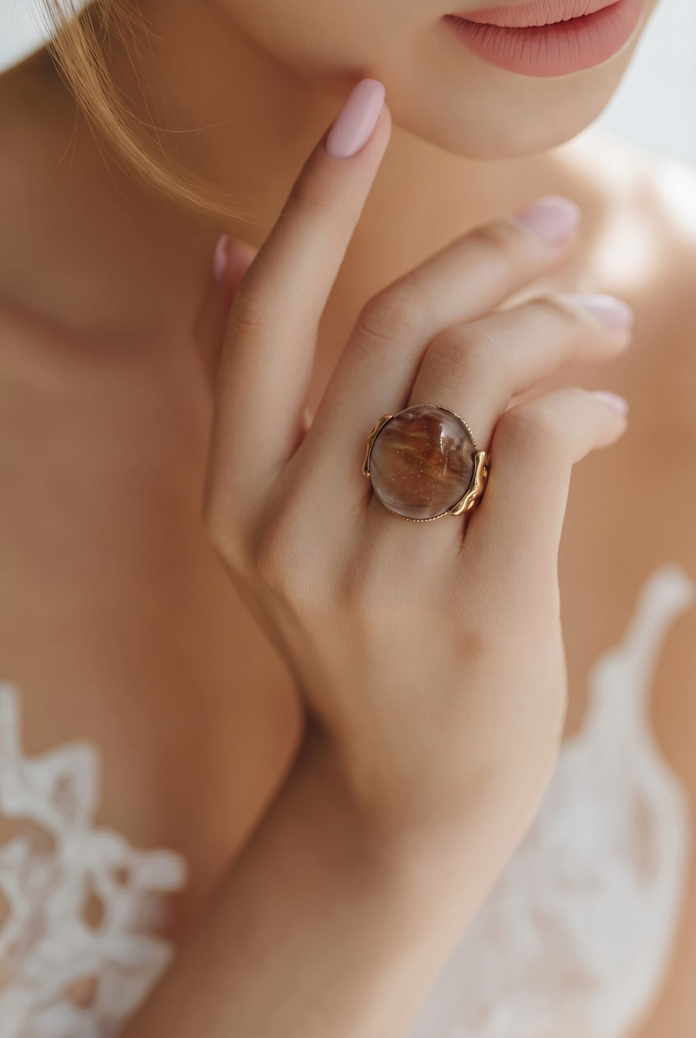 Anillo Dorado con Piedra Natural para Mujer