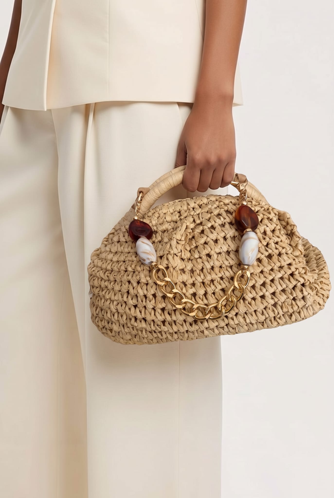 Bolso de Rafia Trenzada – Elegancia Natural