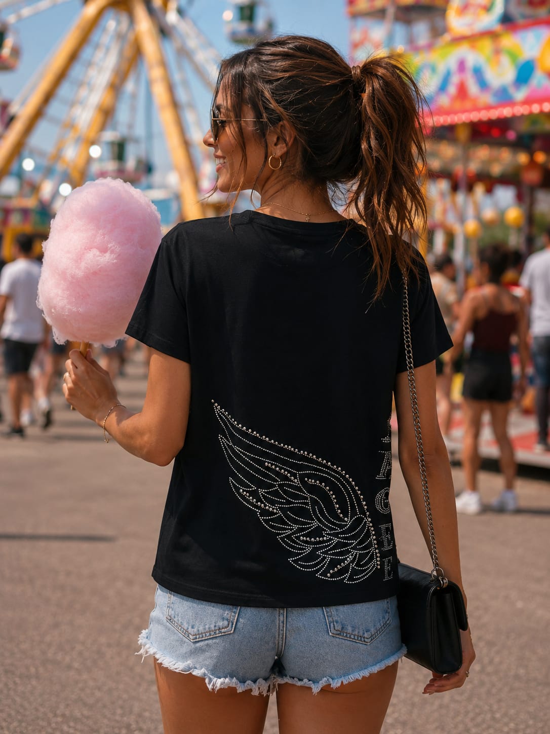 Camiseta Negra Angel con Alas de Strass