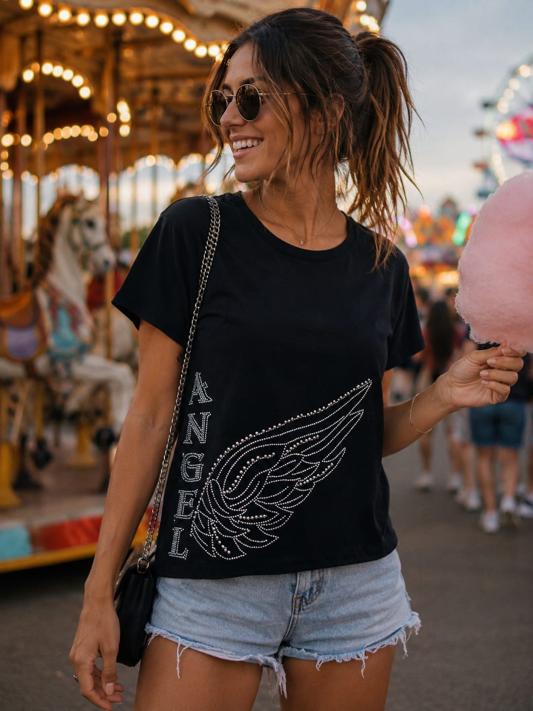 Camiseta Negra Angel con Alas de Strass