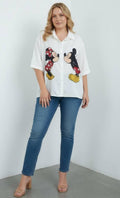 Camisa Mickey & Minnie Blanca – Casual Chic para Mujer