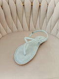 Sandalia plana azul cielo de tiras – Frescura y estilo para tus looks de verano