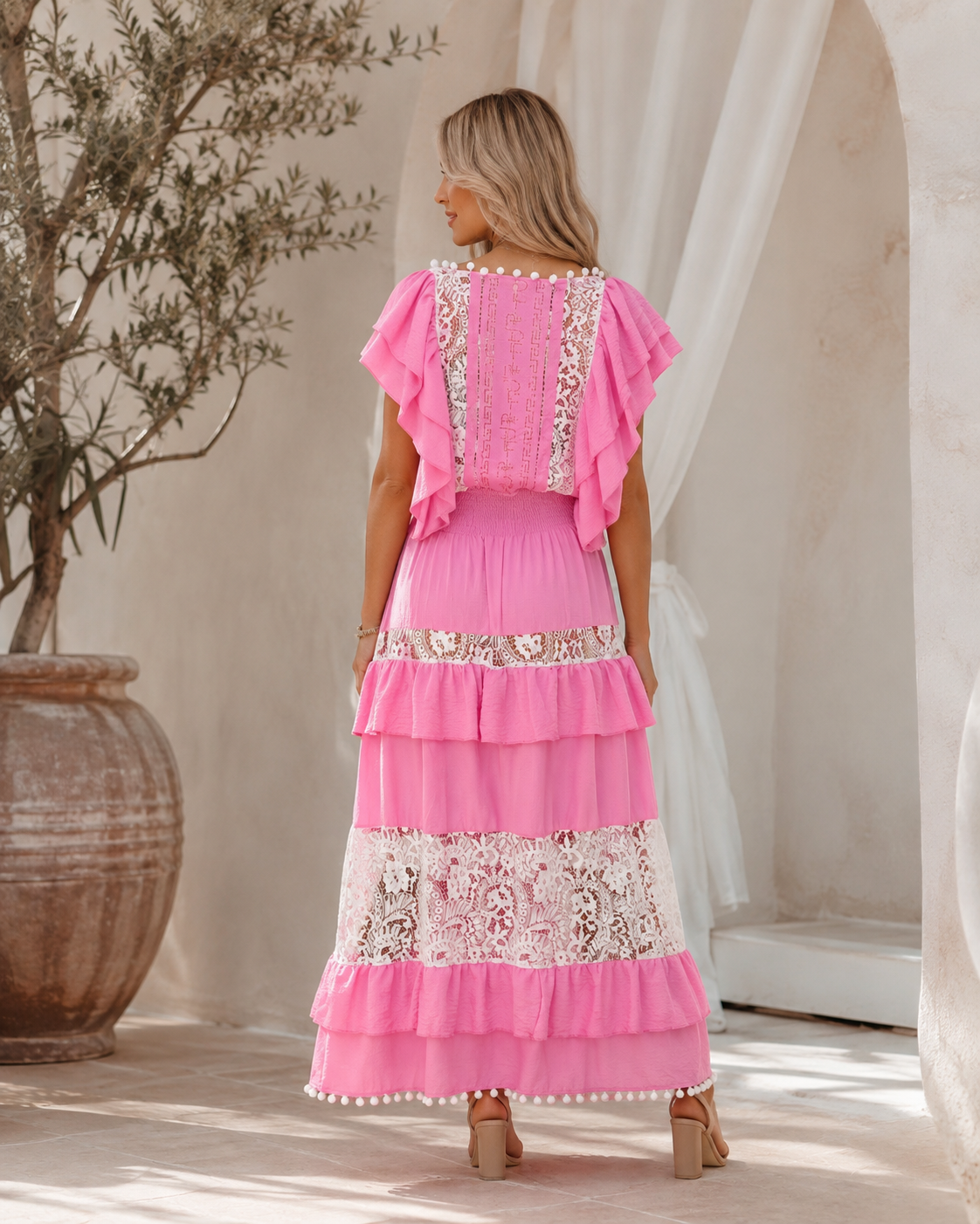 Vestido Midi Rosa con Encaje – Romántico, Elegante y Femenino